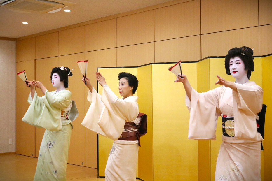 【博多券番 芸妓５～６名】博多伝統芸能館　リクエスト公演