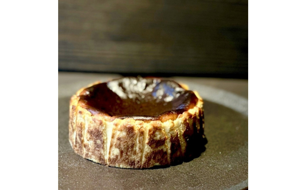 【福岡市内製造】Smoked Basque『燻製バスク』チーズケーキ ホール4号