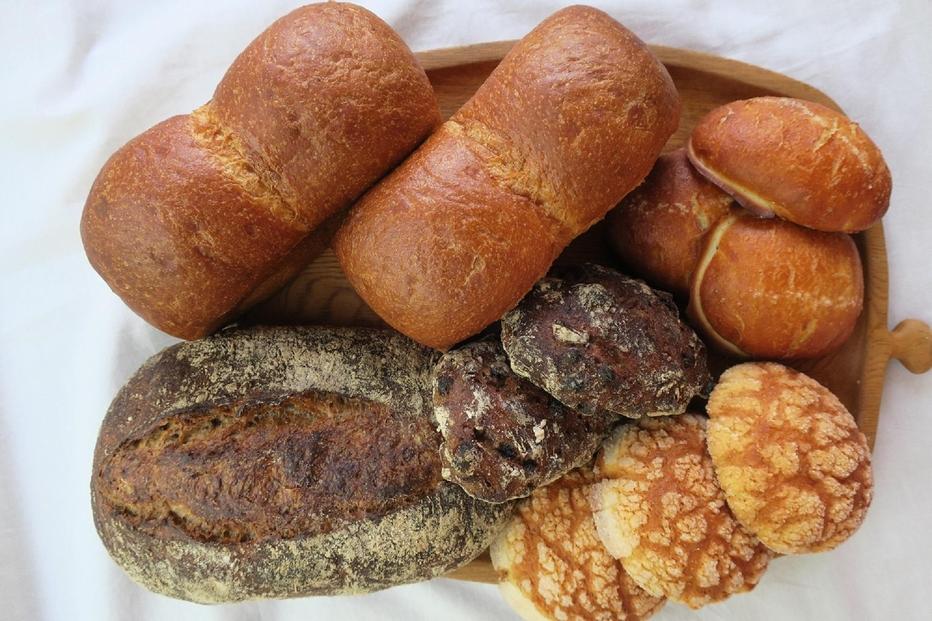 【福岡市】マツパンのパンセット11個（リッチ食パン2本、ライ麦パン1個、メロンパン3個、塩パン3個、くるみとレーズン2個）
