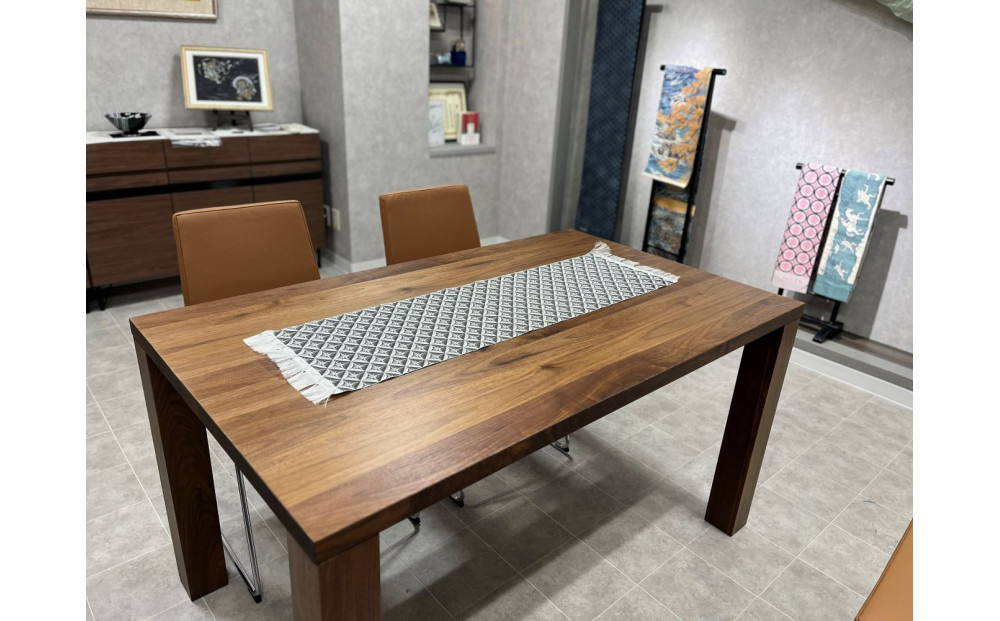 博多織テーブルランナー　切子柄（黒）100cm×31cm