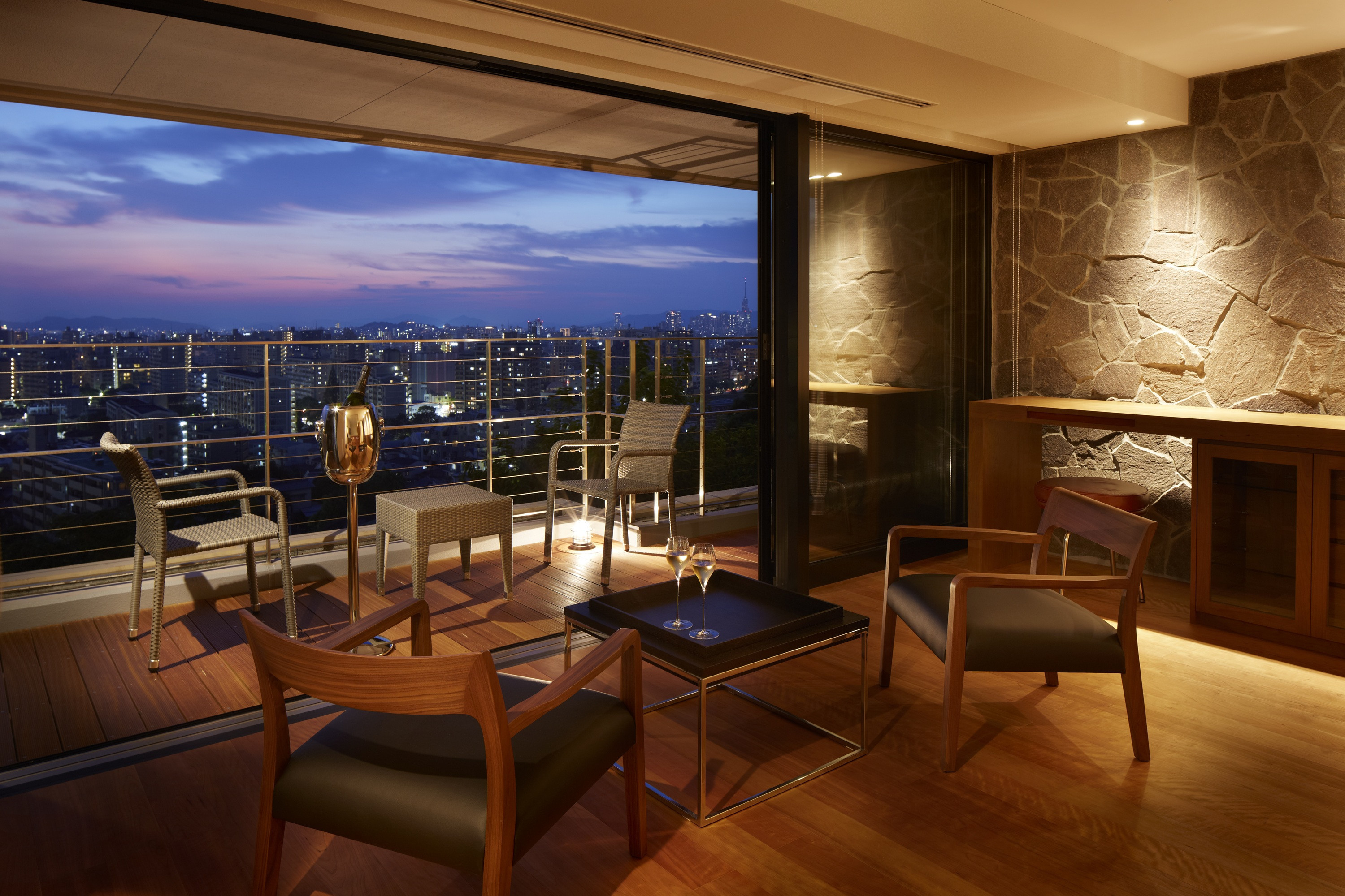 【福岡市】HILLTOP RESORT FUKUOKA　平日ペア宿泊券1泊朝食付き